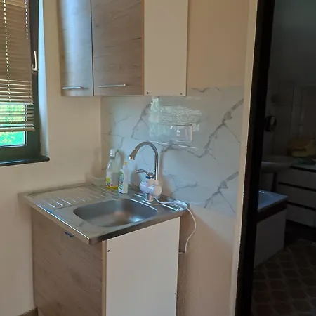Adin Apartment *